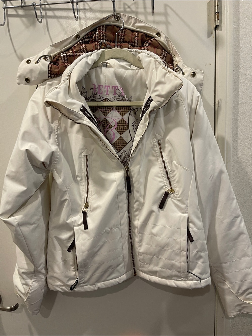Women’s White Quilted Hooded Jacket